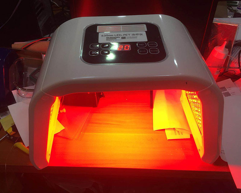 LED-PET治疗仪.jpg